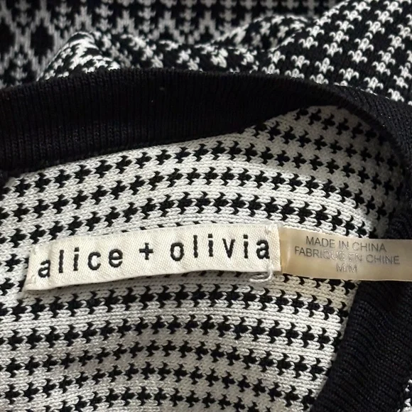 Alice & Olivia Sleeveless Black and White Patterned Fit-and-Flare Dress, Med - Picture 3 of 9